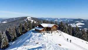 Chata na Czantorii na szczycie Wielkiej Czantorii w Beskidzie Śląskim