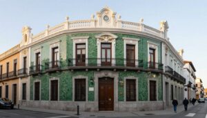 Chocolatería San Ginés fasada z zielonymi kafelkami w centrum Madrytu