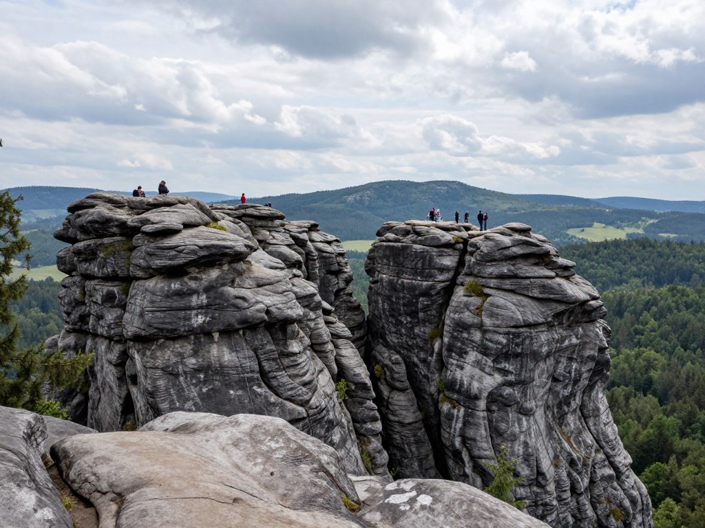 Góry Towarne w Olsztynie widok na skały