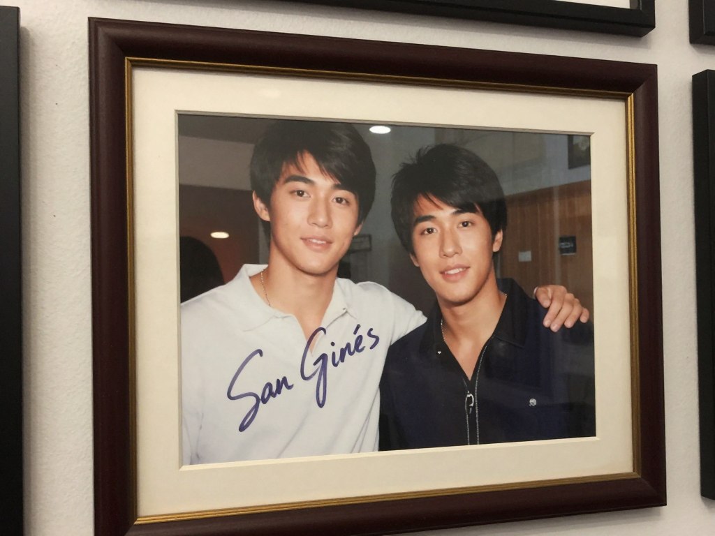 Podpisane zdjęcie celebryty na ścianie San Ginés